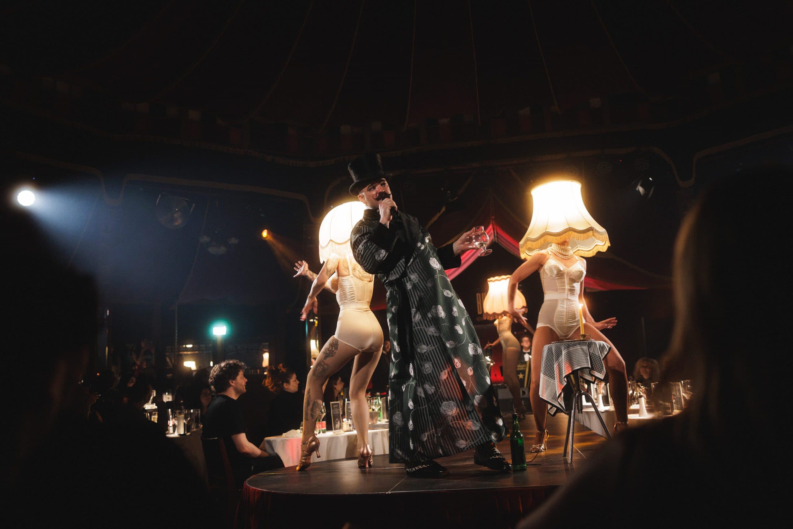 Burlesque in Vienna – The show at the mirror tent Prater MIRAGE